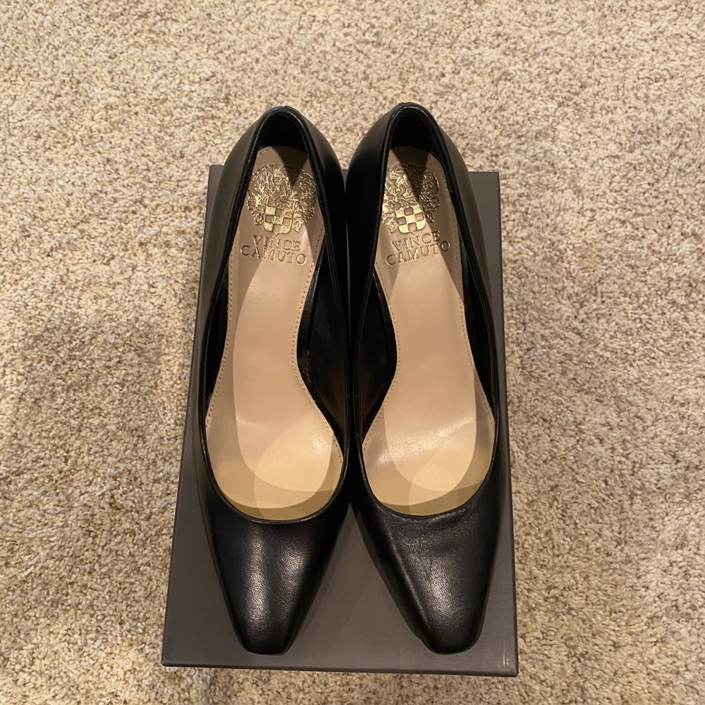 Vince Camuto Black Pointed-Toe Leather Pumps